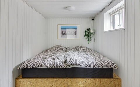 Edmond - 150M from the Sea: Madera, Piso, Suelo, Diseño De Interiores, Habitación, Techo, Manchas De Madera, Madera Dura, Tablón, Cama