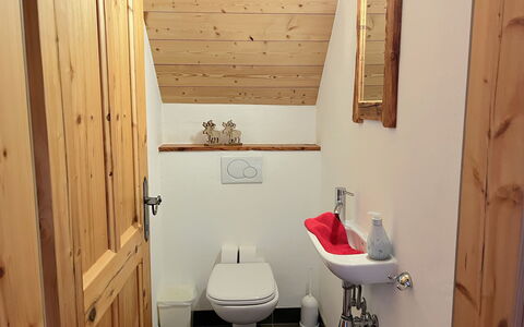 Sankt Michael im Lungau 800: Piso, Madera, Suelo, Arreglo De Tubería, Diseño De Interiores, Baño, Plomería, Lavabo Del Baño, Habitación, Lavabo