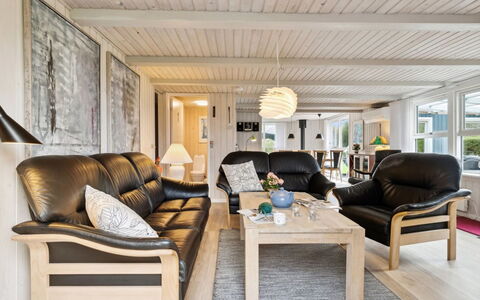 Kjera - 450M from the Sea: Mueble, Diseño De Interiores, Piso, Madera, Suelo, Techo, Suelos De Madera, Silla, Mesa, Encendiendo