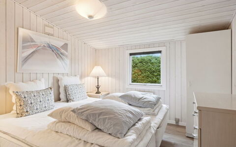 Kjera - 450M from the Sea: Mueble, Diseño De Interiores, Piso, Madera, Suelo, Techo, Suelos De Madera, Silla, Mesa, Encendiendo