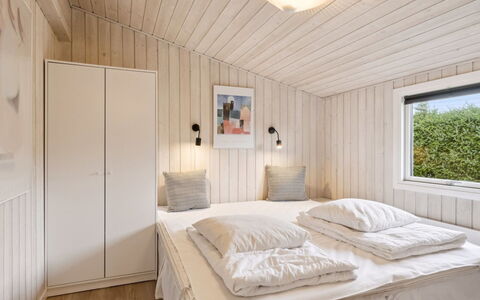 Kjera - 450M from the Sea: Mueble, Diseño De Interiores, Piso, Madera, Suelo, Techo, Suelos De Madera, Silla, Mesa, Encendiendo