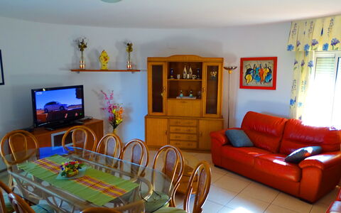 Villa Marisol: Mueble, Mesa, Propiedad, Marco, Edificio, Sofá, Azul, Casa, Diseño De Interiores, Naranja