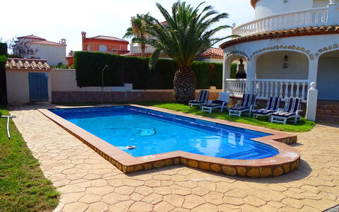 Villa Marisol: Agua, Planta, Propiedad, Piscina, Edificio, Azur, Árbol, Mueble Para Exteriores, Cielo, Cuerpo De Agua