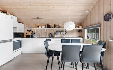 Birger - 500M from the Sea: Mueble, Madera, Diseño De Interiores, Techo, Cocina, Lámpara, Cocina Y Comedor Mesa, Piso, Casa, Encendiendo