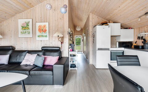 Birger - 500M from the Sea: Madera, Casa, Techo, Sala, Cabaña, Suelos De Madera, Cuarto De Troncos, Madera Dura, Desván