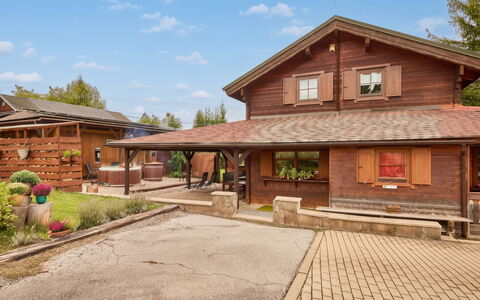 Pod Liščím Kopcem 4+4: Edificio, Madera, Techo, Casa, Casa, Cabaña, Barrio Residencial, Puerta, Vía Muerta, Inmuebles