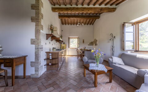 Podere Marcigliana - Radicondoli: Mesa, Mueble, Ventana, Marco, Edificio, Planta, Planta De Casa, Sofá, Madera, Diseño De Interiores