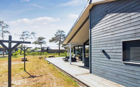 Windelgard - 140M from the Sea: Madera, Techo, Arquitectura, Casa, Casa, Cabaña, Vía Muerta, Madera Dura, Pendiente, Inmuebles