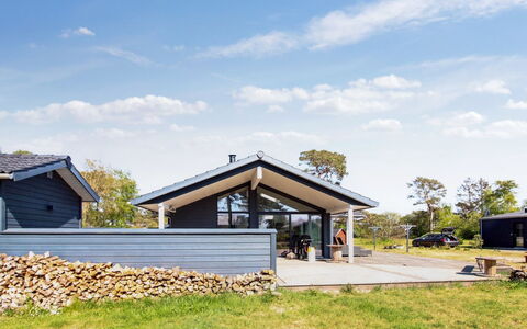 Windelgard - 140M from the Sea: Madera, Techo, Arquitectura, Casa, Casa, Cabaña, Vía Muerta, Madera Dura, Pendiente, Inmuebles