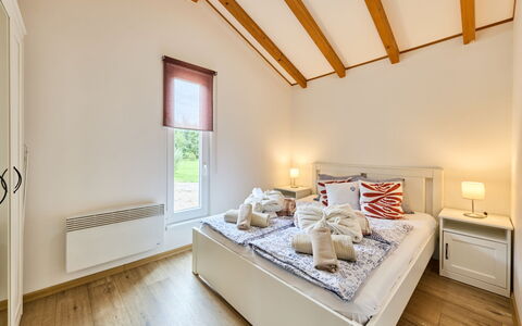 Pod Liščím Kopcem 2+2: Diseño De Interiores, Madera, Mueble, Piso, Cama, Habitación, Suelo, Techo, Habitación, Casa