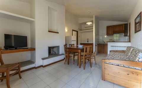 Giannella Apartment - Orbetello, Toscana: Mesa, Mueble, Propiedad, Marco, Madera, Televisión, Edificio, Cajón, Diseño De Interiores, Silla