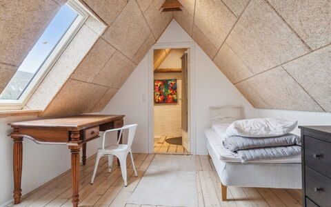 Edele - 3.8Km from the Sea: Techo, Casa, Puerta, Cabaña, Sombra, Vía Muerta, Yarda, Inmuebles, Patio Interior
