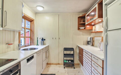Muriel - 1.1Km from the Sea: Madera, Electrodoméstico, Piso, Cocina, Suelo, Diseño De Interiores, Techo, Habitación, Gabinetes, Manchas De Madera