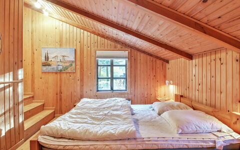 Muriel - 1.1Km from the Sea: Madera, Habitación, Diseño De Interiores, Suelo, Mueble, Techo, Cama, Piso, Habitación, Madera Dura