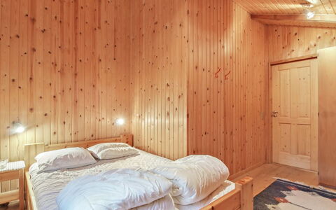 Muriel - 1.1Km from the Sea: Madera, Diseño De Interiores, Habitación, Techo, Cama, Casa, Habitación, Mueble, Lecho, Sábana