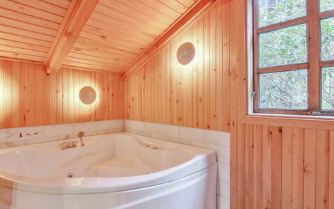 Muriel - 1.1Km from the Sea: Madera, Arreglo De Tubería, Bañera, Diseño De Interiores, Piso, Baño, Techo, Plomería, Suelo, Grifo