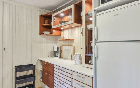 Muriel - 1.1Km from the Sea: Electrodoméstico, Madera, Diseño De Interiores, Cocina, Aparato De Cocina, Piso, Mostrador, Gabinetes, Suelo, Habitación