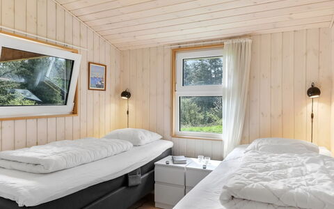Fränze - 980M from the Sea: Cama, Habitación, Madera, Sábana, Lecho, Diseño De Interiores, Techo, Marco De La Cama, Arrojar La Almohada, Casa