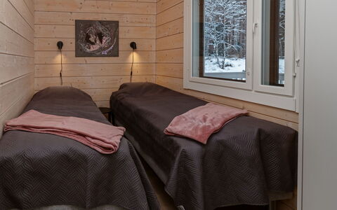 Mäkitie 4: Madera, Casa, Habitación, Madera Dura, Manchas De Madera, Habitación, Suelos De Madera, Tablón, Cama, Marco De La Cama