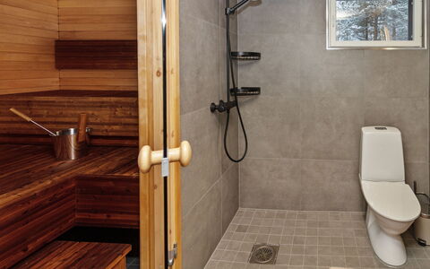 Mäkitie 4: Piso, Arreglo De Tubería, Madera, Suelo, Diseño De Interiores, Baño, Plomería, Loseta, Grifo, Baño