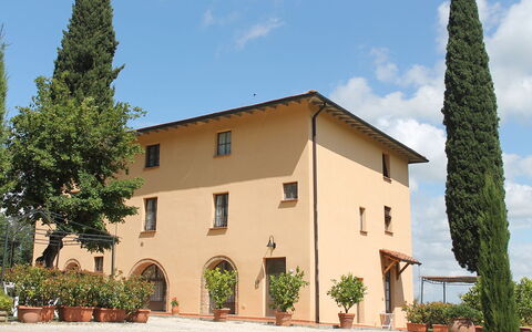Villa Le Ripe Apartments - Gambassi Terme, Toscana: Planta, Nube, Cielo, Edificio, Propiedad, Ventana, Árbol, El Terreno Del Lote, Casa