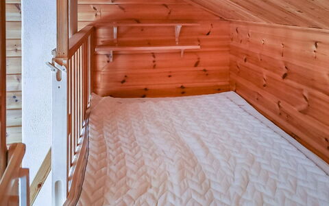 Joutsenlaulu: Madera, Suelo, Piso, Manchas De Madera, Madera Dura, Techo, Tablón, Habitación, Cuarto De Troncos, Ático