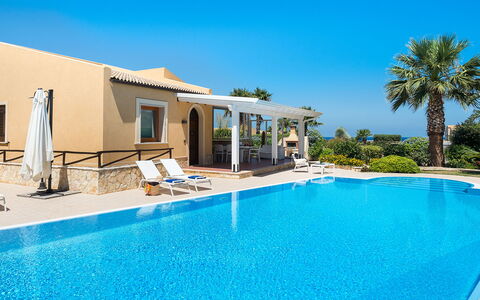 Villa Cornino - Custonaci, Sicilia: Agua, Cielo, Propiedad, Planta, Piscina, Azur, Edificio, Árbol, Sombra, Ocio