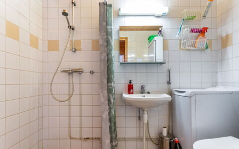 Urupää C 13: Baño, Arreglo De Tubería, Piso, Lavabo Del Baño, Diseño De Interiores, Suelo, Plomería, Lavabo, Baño, Grifo
