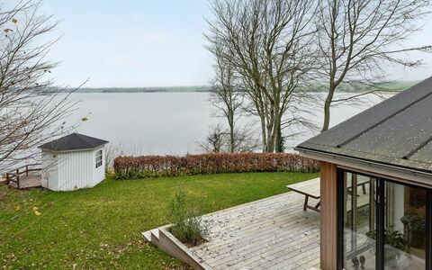 Lika - 25M to the Fjord: Barrio Residencial, Techo, Suburbio, Entrada De Coches, Inmuebles, Tubo De Lámpara