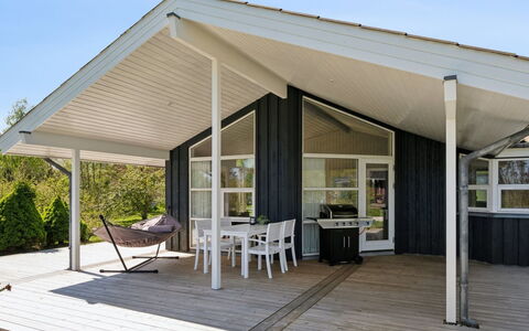 Harald - 300M from the Sea: Techo, Piso, Diseño De Interiores, Suelo, Material Compuesto, Mueble, Recurso, Hotel, Diseño, La Luz Del Día