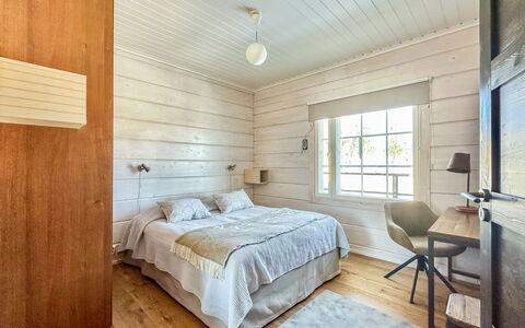 Kontiokota: Piso, Madera, Suelo, Diseño De Interiores, Techo, Suelos De Madera, Habitación, Casa, Mueble, Cama