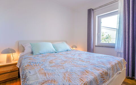 Karlobag 180: Cama, Diseño De Interiores, Mueble, Habitación, Pared, Suelo, Piso, Sábana, Lecho, Madera