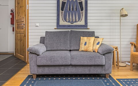 Outapailakka J 10: Suelos De Madera, Madera Dura, Sala, Brazo, Sofá