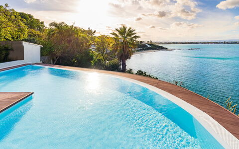 Villa Maddalena - Siracusa, Sicilia: Agua, Nube, Cielo, Tiempo De Día, Propiedad, Planta, Azul, Piscina, Azur, Árbol