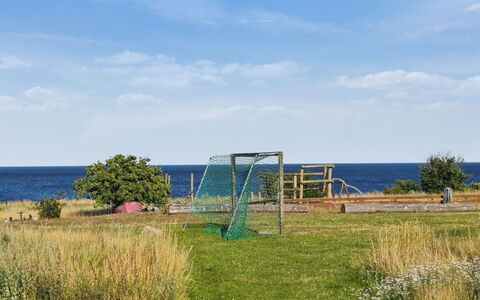 Elvira - 300M from the Sea: Madera, Techo, Arquitectura, Casa, Casa, Cabaña, Vía Muerta, Madera Dura, Pendiente, Inmuebles