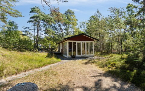 Fredsine - 1.2Km from the Sea: Madera, Techo, Arquitectura, Casa, Casa, Cabaña, Vía Muerta, Madera Dura, Pendiente, Inmuebles