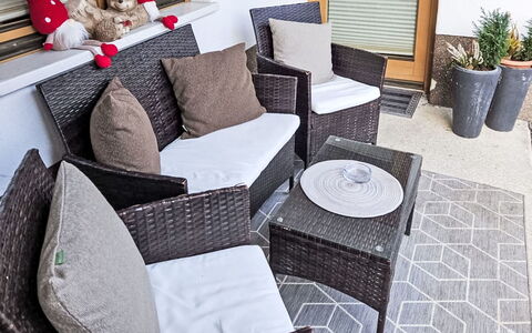 Finkenberg 900: Mueble, Amortiguar, Mueble Para Exteriores, Silla, Diseño De Interiores, Sofá, Casa, Arrojar La Almohada, Mimbre, Sala