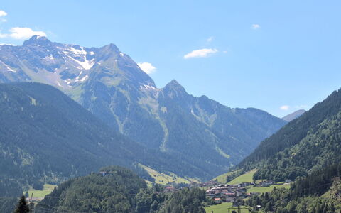 Finkenberg 900: Montaña, Cielo, Nube, Planta, Árbol, Paisaje Natural, Tierras Altas, Terreno, Paisaje, Pradera