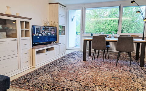 Seezugang & Ski Ossiacher See: Mueble, Diseño De Interiores, Piso, Madera, Suelo, Sala, Habitación, Encendiendo, Sofá, Casa