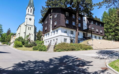 Koreff: Árbol, Barrio Residencial, Casa, Casa, Asentamientos Humanos, Inmuebles, Cabaña, Suburbio, Alerce, Ventana De Guillotina