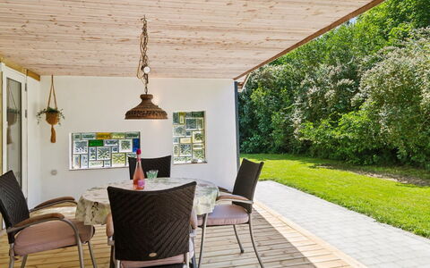 Geske - 3.2Km from the Sea: Madera, Techo, Arquitectura, Casa, Casa, Cabaña, Vía Muerta, Madera Dura, Pendiente, Inmuebles