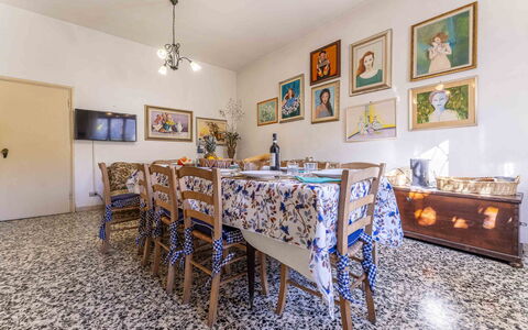 Casa Vacanza Mais - Camaiore, Toscana: Marco, Mesa, Edificio, Azur, Madera, Diseño De Interiores, Suelo, Piso, Decoración, Silla