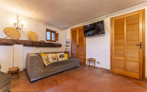 Casale Il Farro - Camaiore, Toscana: Propiedad, Mueble, Planta, Madera, Encendiendo, Naranja, Diseño De Interiores, Edificio, Comodidad, Casa