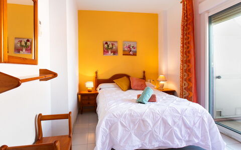 San Luis Playa: Mueble, Diseño De Interiores, Suelo, Habitación, Piso, Madera, Cama, Habitación, Techo, Departamento