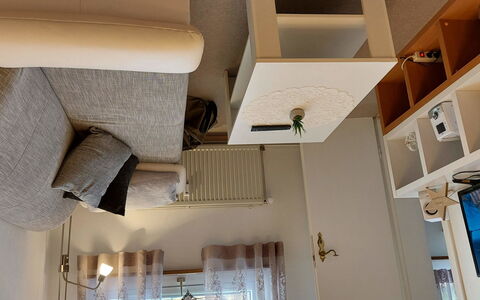 Amina: Edificio, Cielo, Nube, Tiempo De Día, Propiedad, Ventana, Diseño Urbano, Barrio, Barrio Residencial, Ciudad