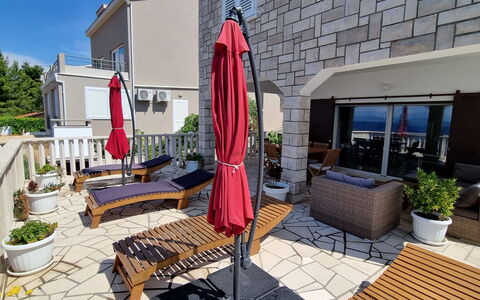 Nada: Edificio, Cielo, Nube, Tiempo De Día, Propiedad, Ventana, Diseño Urbano, Barrio, Barrio Residencial, Ciudad