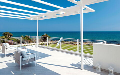 Casa Mareblu - Marina Di Modica, Sicilia: Agua, Cielo, Propiedad, Azul, Azur, Sombra, Mueble Para Exteriores, Rectángulo, Arquitectura, Madera