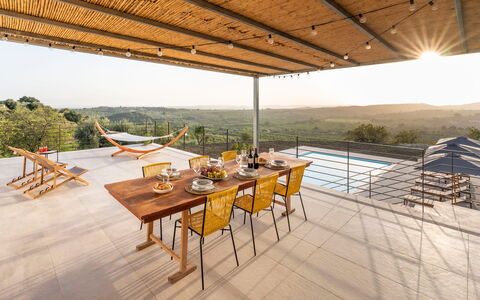 Casa Bianca - Noto, Sicilia: Mesa, Mueble, Propiedad, Cielo, Planta, Madera, Sombra, Diseño De Interiores, Mueble Para Exteriores, Mesa Al Aire Libre