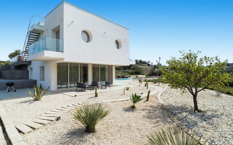 Casabella - Avola, Sicilia: Cielo, Planta, Edificio, El Terreno Del Lote, Paisaje, Árbol, Casa, Sombra, Fachada, Diseño Urbano