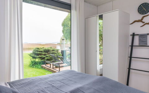 Kiviniemi: Diseño De Interiores, Mueble, Madera, Habitación, Cama, Suelo, Piso, Habitación, Casa, Encendiendo